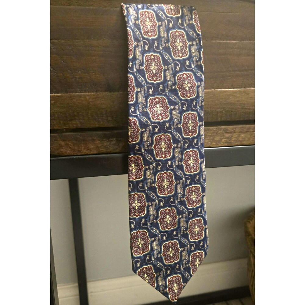 Gant Limited Edition Silk Tie – Vintage Medallion Pattern (Navy/Burgundy)